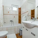 Zdenka Apartamento *