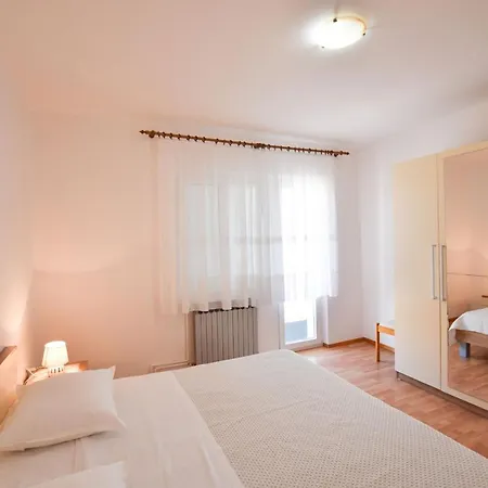 Zdenka Apartament Primošten